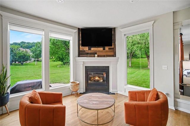 5605 NE Misty Meadow Place, Lee's Summit, MO 64064