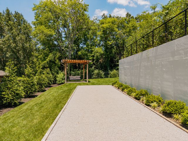 710 Bresslyn Rd, Nashville, TN 37205