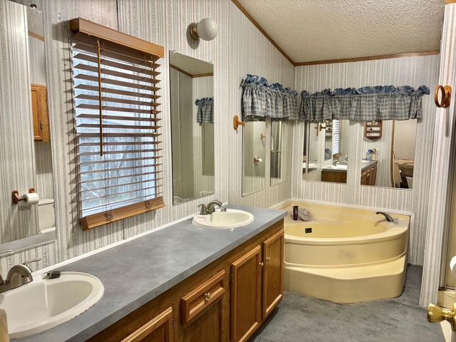 4091 Hecker Rd, Iowa, LA 70647