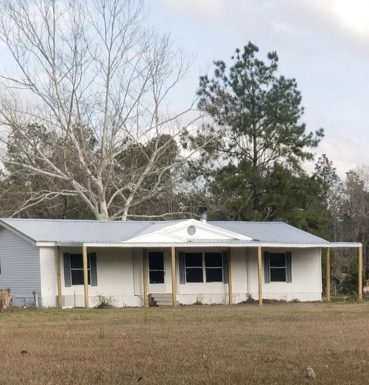 4091 Hecker Rd, Iowa, LA 70647