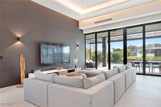 3311 SW 11th CT, Cape Coral, FL 33914