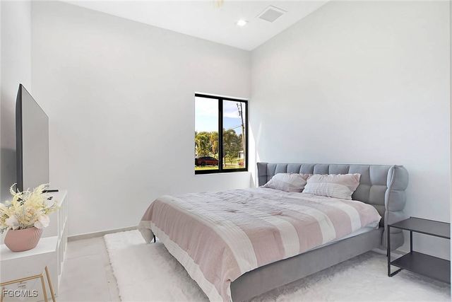 3311 SW 11th CT, Cape Coral, FL 33914