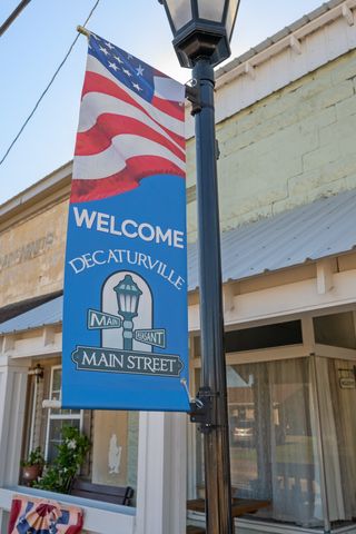 8 E Main St, Decaturville, TN 38329