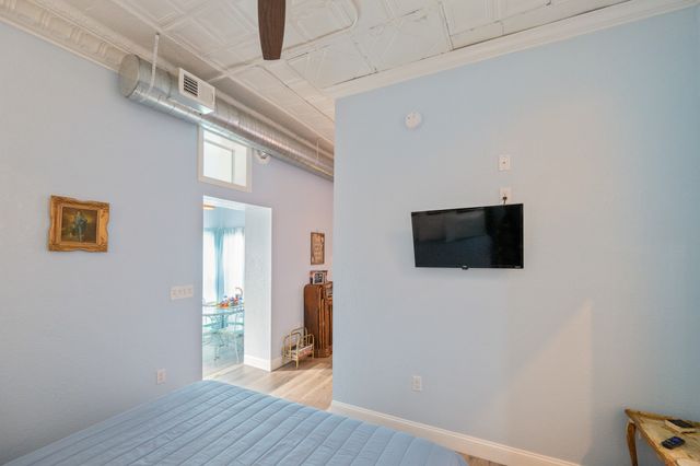 8 E Main St, Decaturville, TN 38329