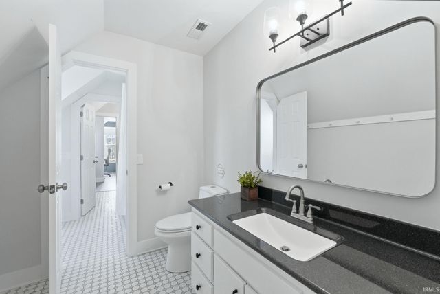 1920 Inverness Lakes Crossing, Fort Wayne, IN 46804