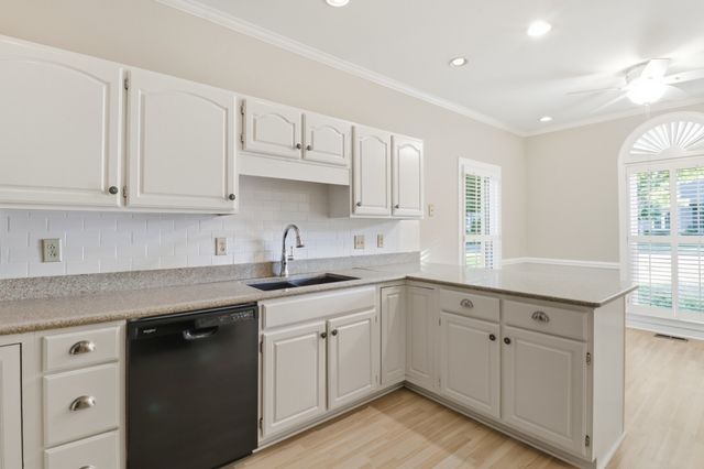 1907 Chartwell Ct, Murfreesboro, TN 37130