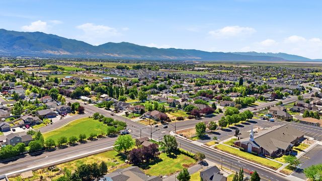 508 W 2700 S, Syracuse, UT 84075