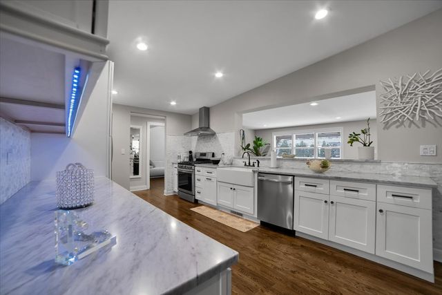 5165 N Canfield Avenue, Norridge, IL 60706