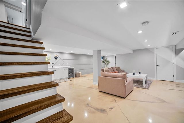 5165 N Canfield Avenue, Norridge, IL 60706