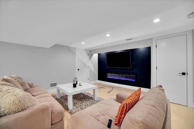 5165 N Canfield Avenue, Norridge, IL 60706