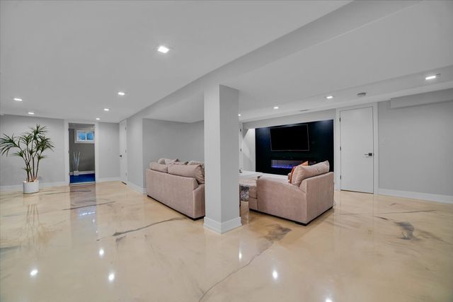 5165 N Canfield Avenue, Norridge, IL 60706