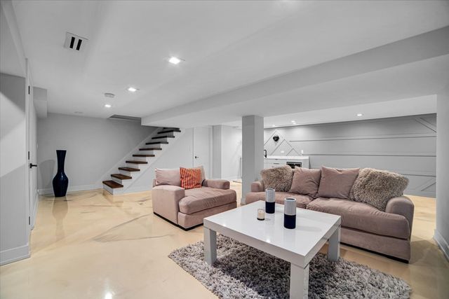 5165 N Canfield Avenue, Norridge, IL 60706