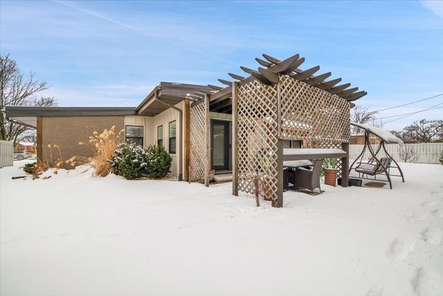 5165 N Canfield Avenue, Norridge, IL 60706