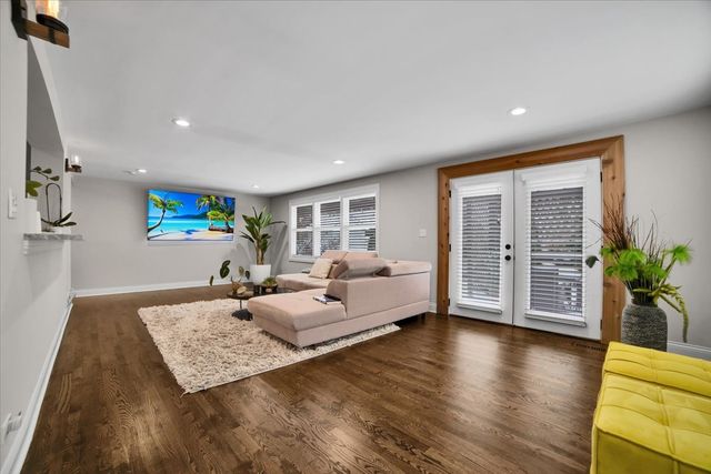 5165 N Canfield Avenue, Norridge, IL 60706