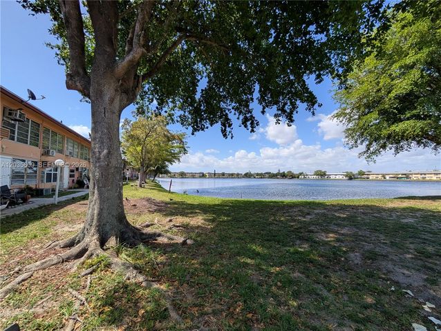 19080 NE 3rd Ct 311, Miami, FL 33179