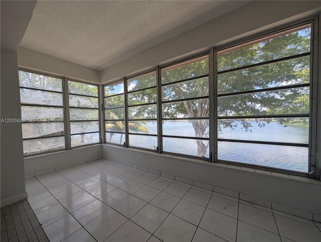19080 NE 3rd Ct 311, Miami, FL 33179