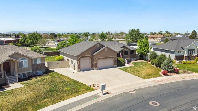 5609 S 4525 W, Hooper, UT 84315