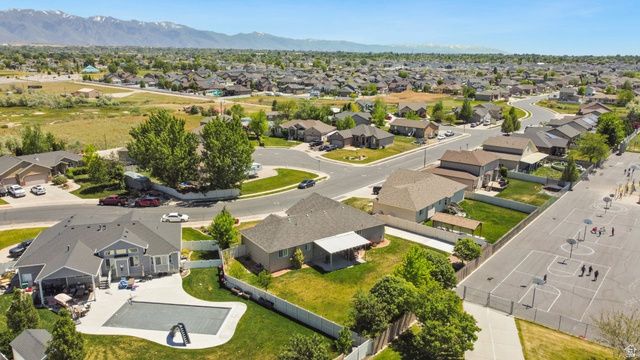 5609 S 4525 W, Hooper, UT 84315