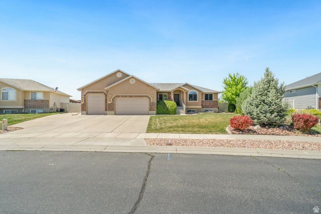 5609 S 4525 W, Hooper, UT 84315