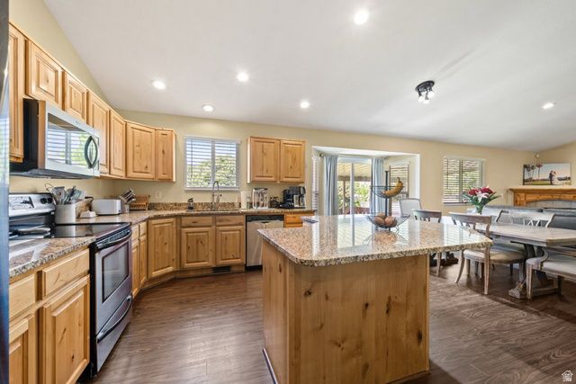 5609 S 4525 W, Hooper, UT 84315