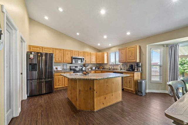 5609 S 4525 W, Hooper, UT 84315