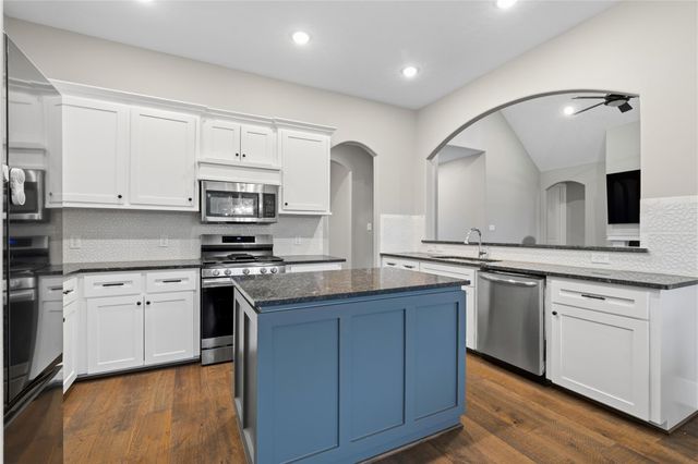 1002 Four Fountains Street, New Caney, TX 77357