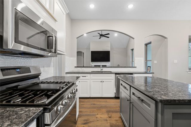 1002 Four Fountains Street, New Caney, TX 77357