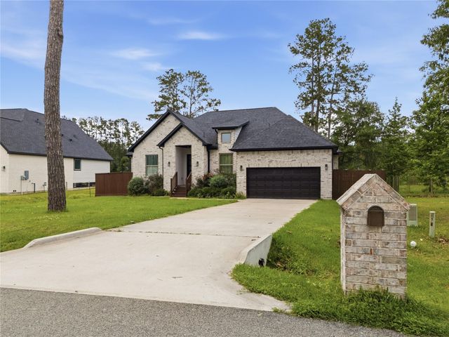 1002 Four Fountains Street, New Caney, TX 77357