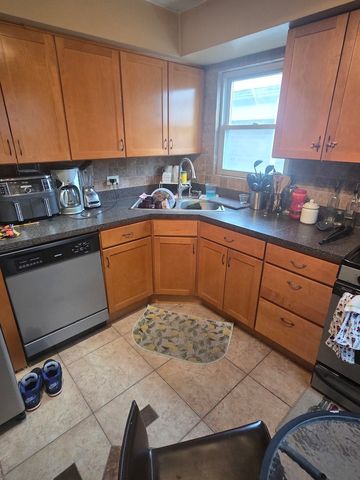 7925 S Richmond Street, Chicago, IL 60652