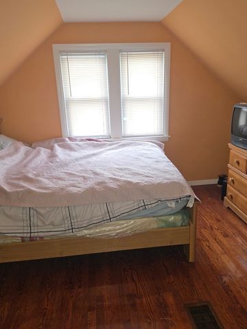 7925 S Richmond Street, Chicago, IL 60652