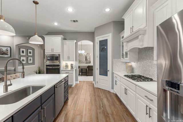 8113 HYACINTH TRCE, Boerne, TX 78015