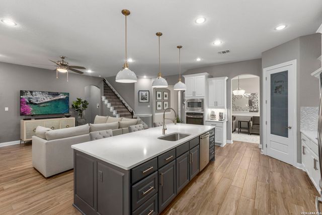 8113 HYACINTH TRCE, Boerne, TX 78015