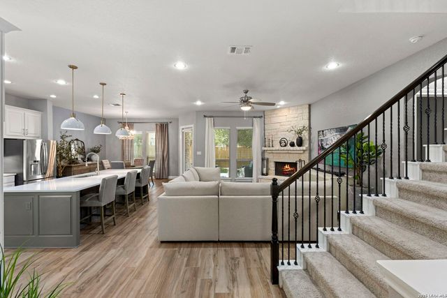 8113 HYACINTH TRCE, Boerne, TX 78015