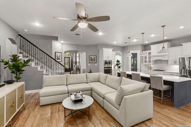 8113 HYACINTH TRCE, Boerne, TX 78015