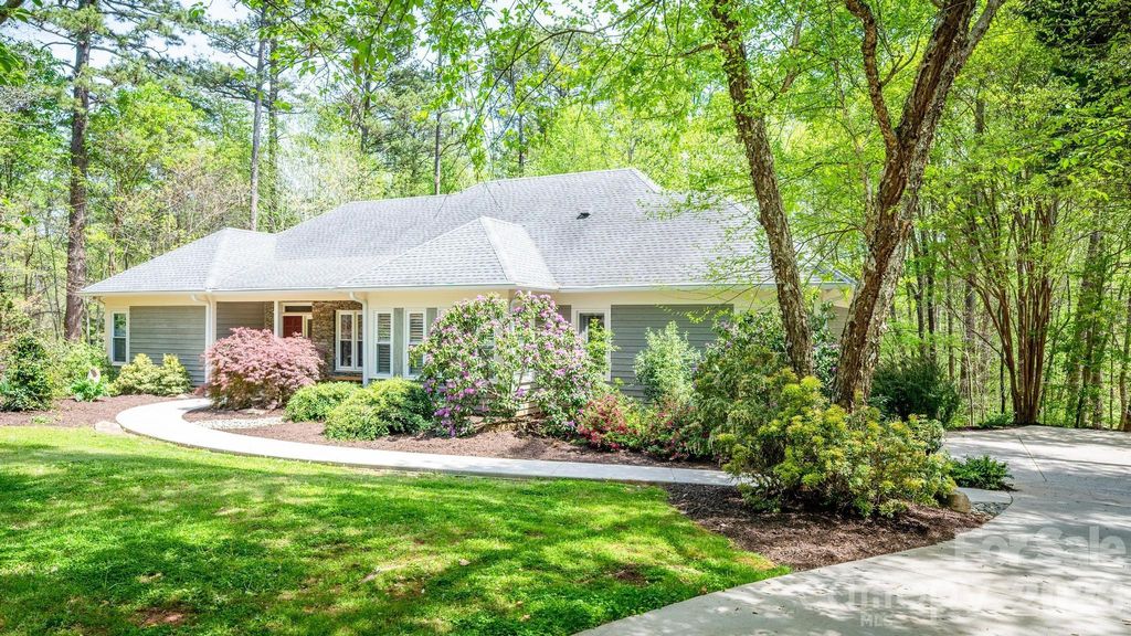 15610 Deerhaven Court, Davidson, NC 28036