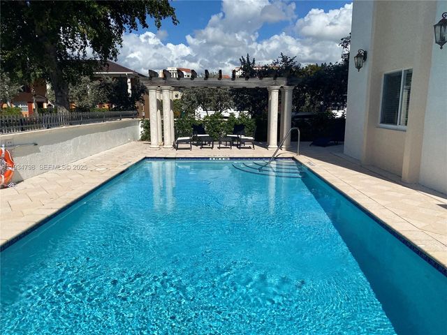22 Salamanca Ave 501, Coral Gables, FL 33134