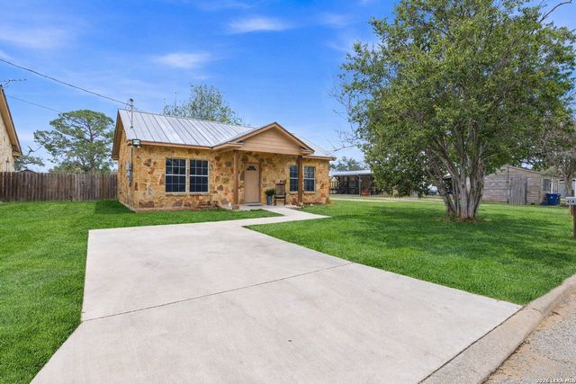 414 Harl St, Pleasanton, TX 78064