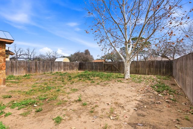 414 Harl St, Pleasanton, TX 78064