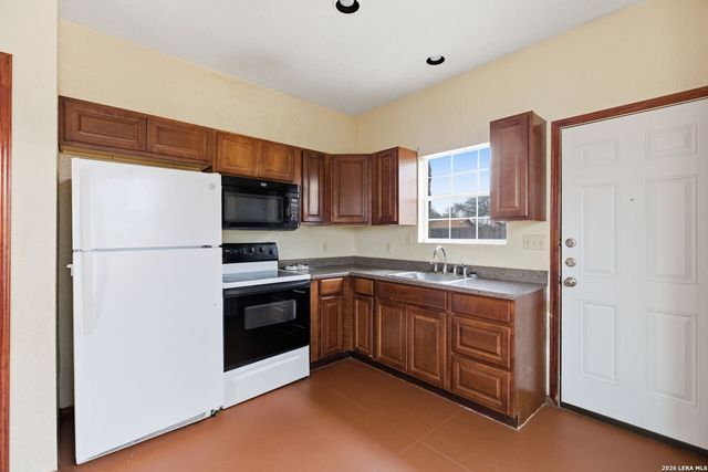 414 Harl St, Pleasanton, TX 78064