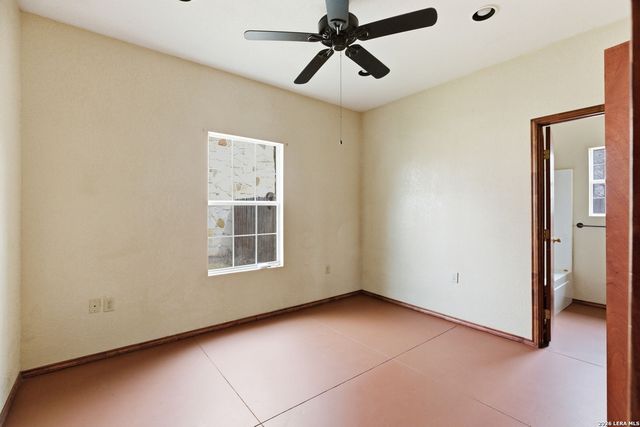 414 Harl St, Pleasanton, TX 78064