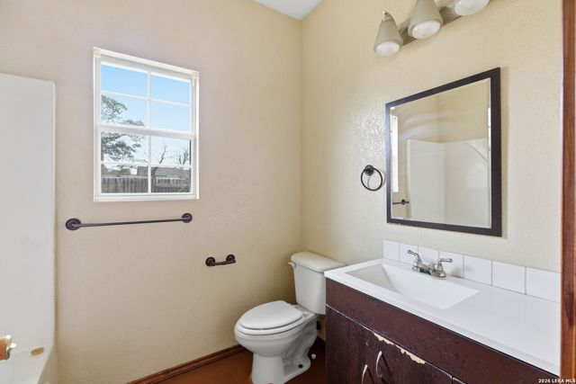 414 Harl St, Pleasanton, TX 78064