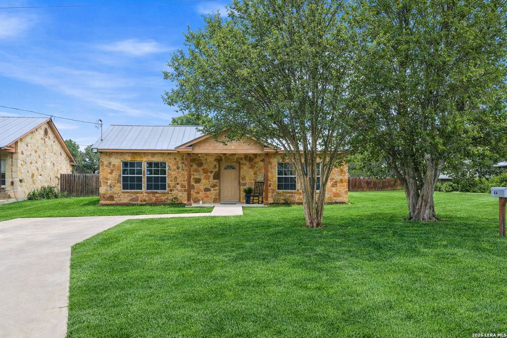 414 Harl St, Pleasanton, TX 78064