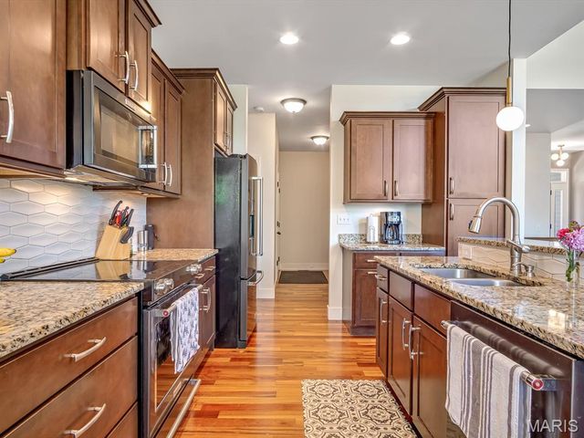 7045 Richmond Drive, Glen Carbon, IL 62034