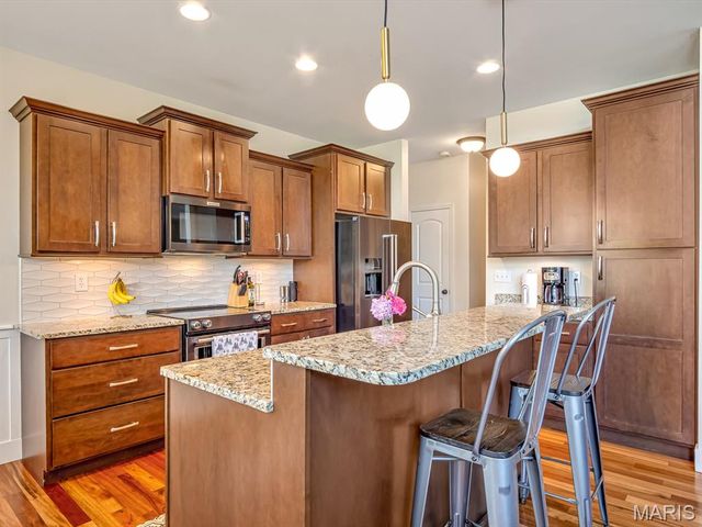 7045 Richmond Drive, Glen Carbon, IL 62034