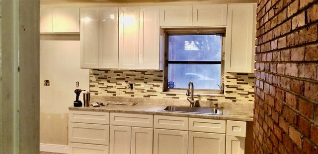 8510 N SEMINOLE AVENUE, Tampa, FL 33604