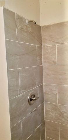 8510 N SEMINOLE AVENUE, Tampa, FL 33604