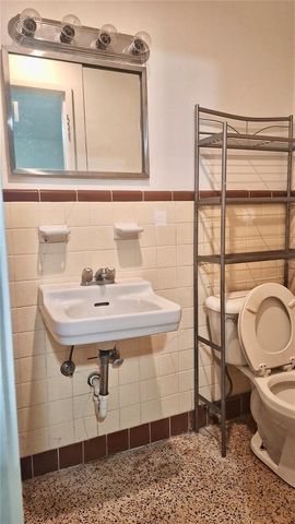 8510 N SEMINOLE AVENUE, Tampa, FL 33604