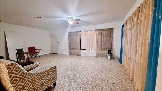 8510 N SEMINOLE AVENUE, Tampa, FL 33604