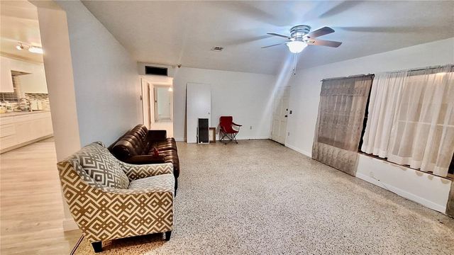 8510 N SEMINOLE AVENUE, Tampa, FL 33604