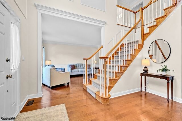 6 Ginger Ln, Washington Twp., NJ 07853